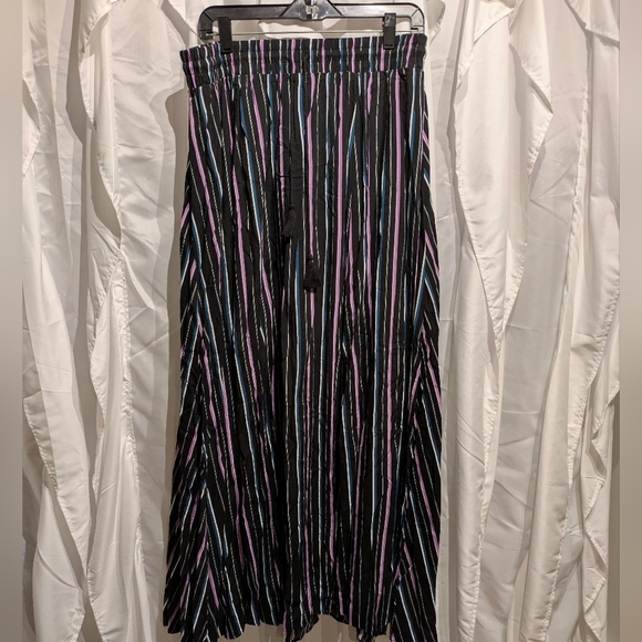A8 Torrid Size 1 Striped Maxi Skirt with Multicolor Stripes NWT - Picture 1 of 6
